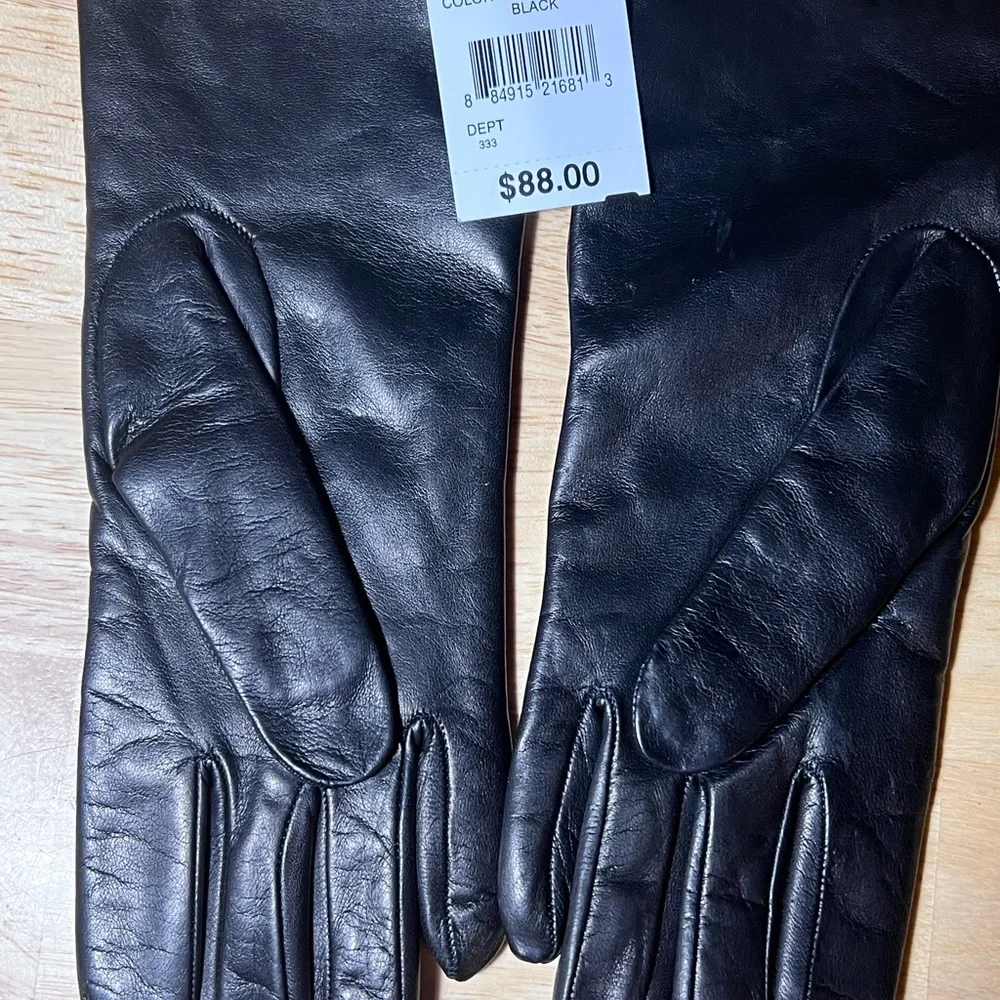 Size 6 1/2 NEW Bloomingdale's Black Leather Gloves with Cashmere Lining $88 - Picture 3 of 7